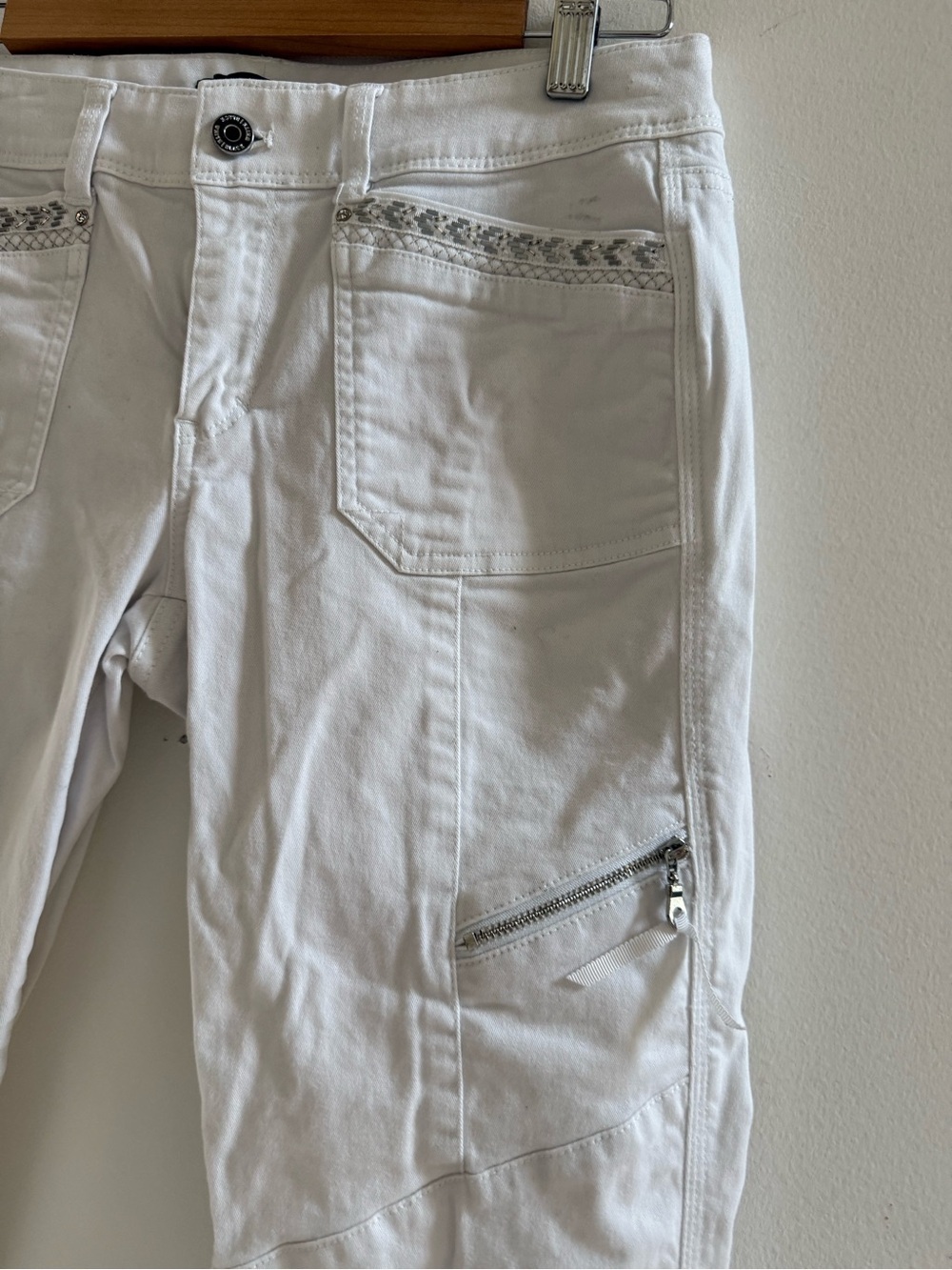 White House Black Market White Crop Pants Size 6 | Embellished Pocket Detail - Picture 3 of 7